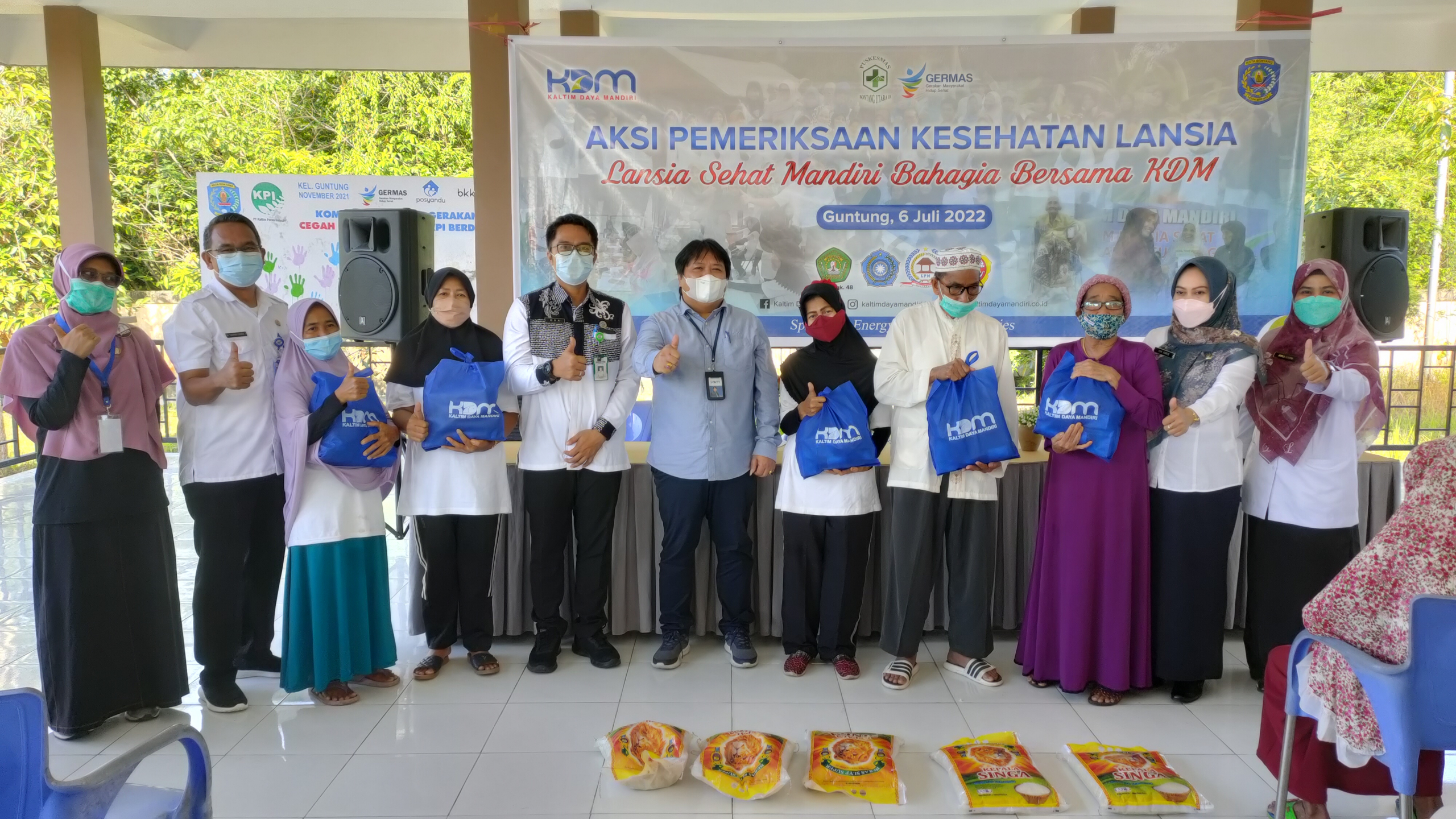 PT KDM Gelar Pemeriksaan Kesehatan dan Pemberian PMT Bergizi Bagi Lansia