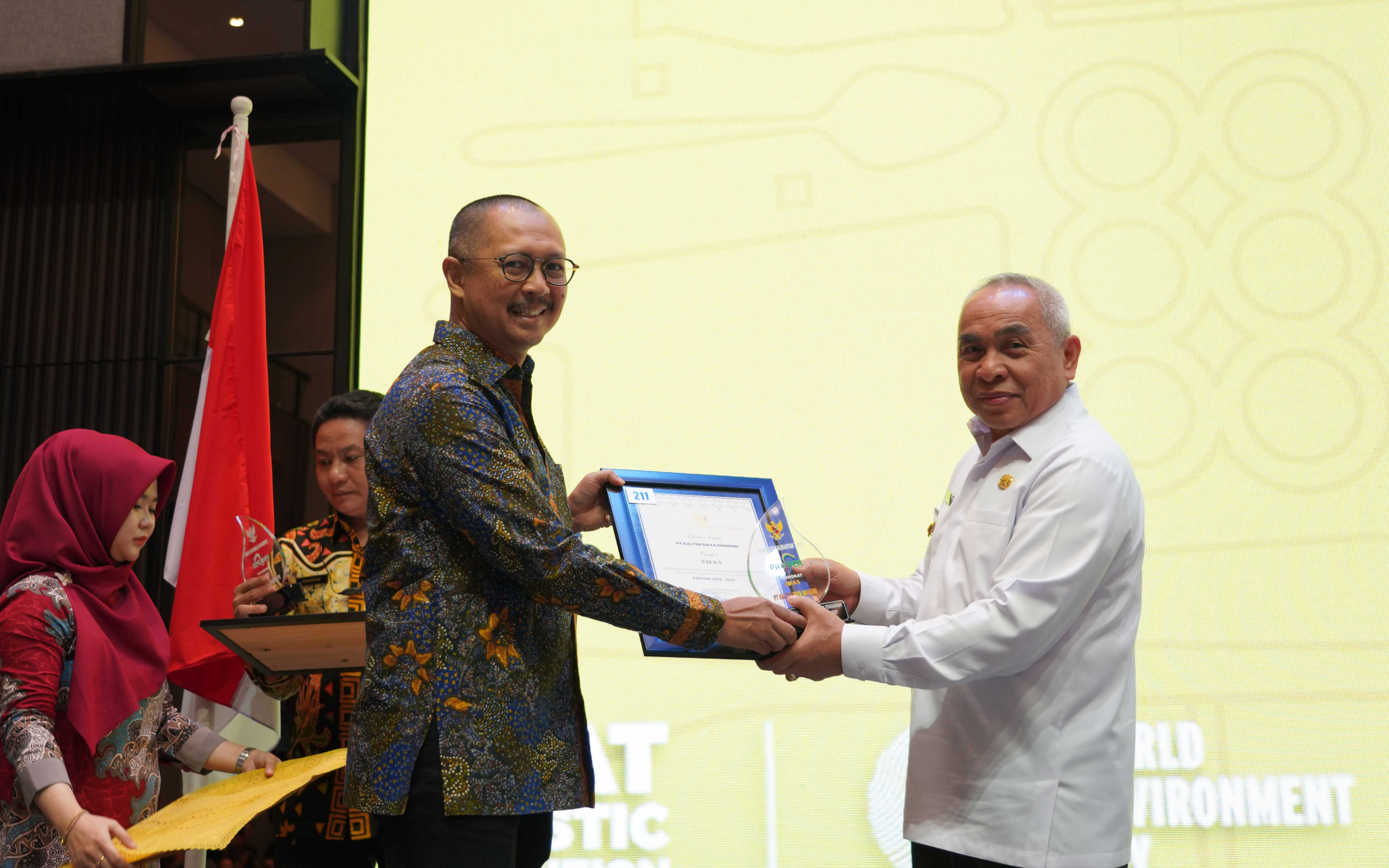 ASPEK KINERJA UNGGUL PENGELOLAAN LINGKUNGAN MENGANTARKAN PT KALTIM DAYA MANDIRI MERAIH PENGHARGAAN PERINGKAT EMAS PROPER PROVINSI KALIMANTAN TIMUR