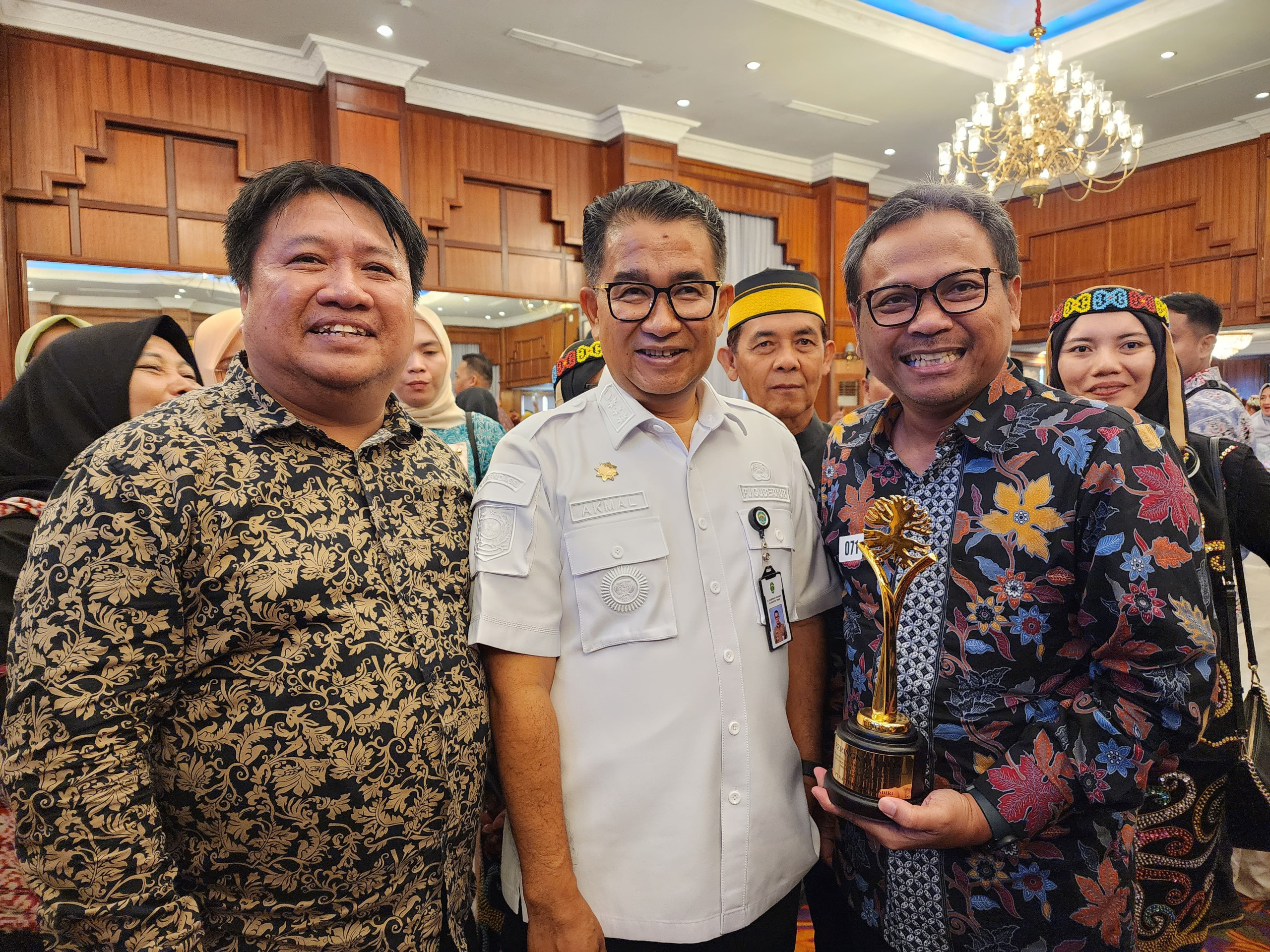 ASPEK KINERJA UNGGUL PENGELOLAAN LINGKUNGAN MENGANTARKAN KDM RAIH PERINGKAT EMAS KEDUA KALINYA PADA PENGHARGAAN PROPERDA PROVINSI KALIMANTAN TIMUR