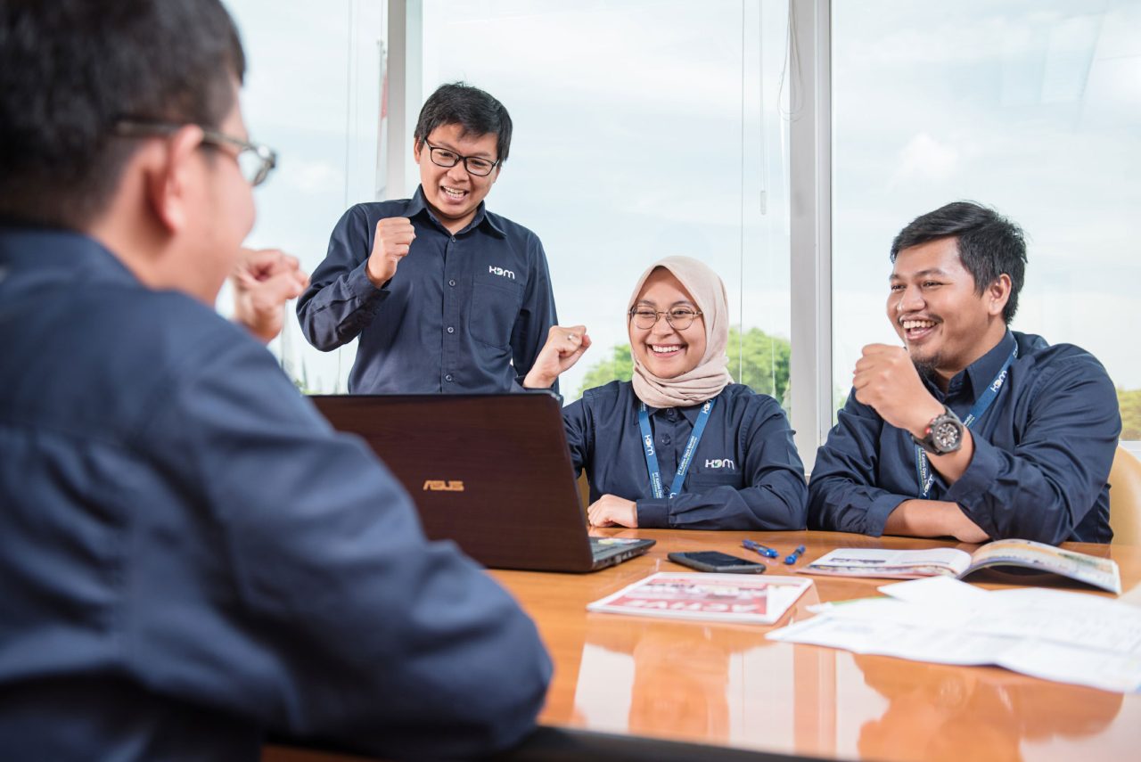 KDM-BontangFactory-7365-tentang-perusahaan