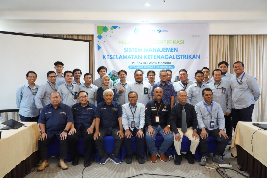 PT KALTIM DAYA MANDIRI TINGKATKAN KOMPETENSI DAN KESELAMATAN KETENAGALISTRIKAN MELALUI SERTIFIKASI SMK2