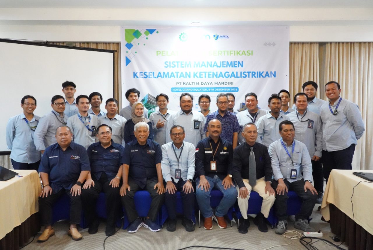 PT KALTIM DAYA MANDIRI TINGKATKAN KOMPETENSI DAN KESELAMATAN KETENAGALISTRIKAN MELALUI SERTIFIKASI SMK2