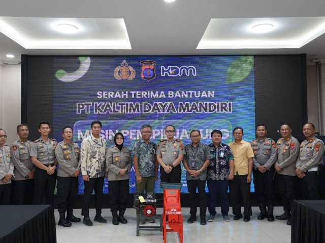 KDM Serahkan Bantuan Mesin Pipil Jagung kepada Polres Bontang Dukung Ketahanan Pangan dan Pemberdayaan Masyarakat