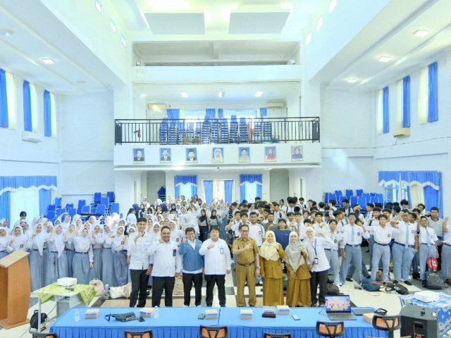 Program TJSL KDM Mengajar Goes to SMAN 1 Bontang, Kenalkan Ragam Profesi Dunia Korporasi